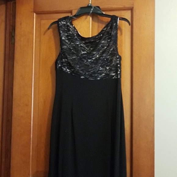 Dress - Picture 3 of 3